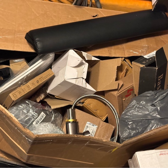 Amazon mystery box paid $200 never posted items take the whole box